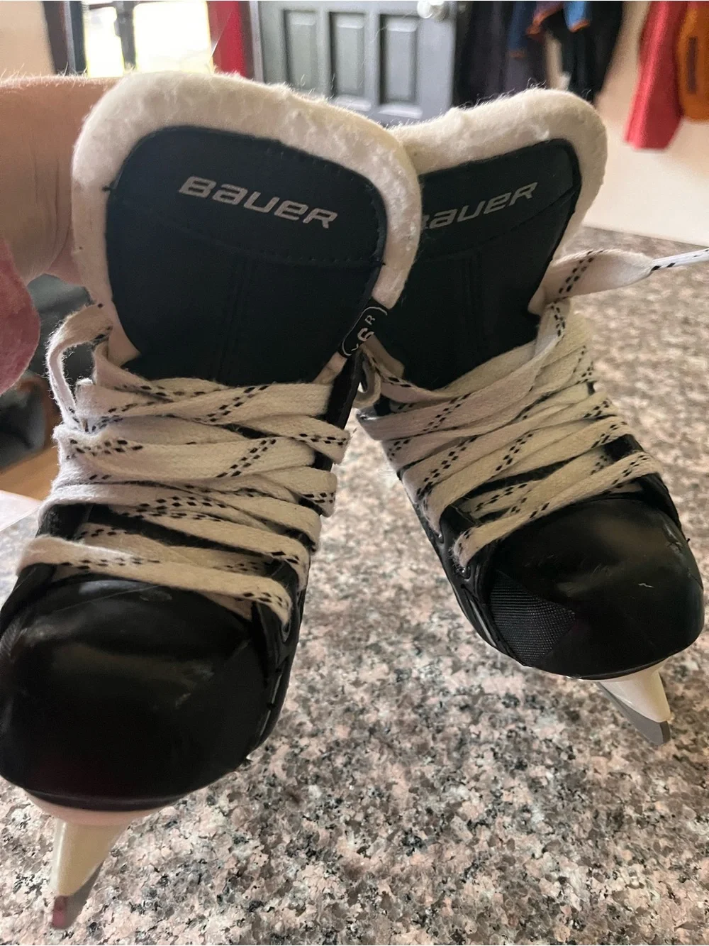 Bauer Kids Black and White Ice Skate Size Youth 07